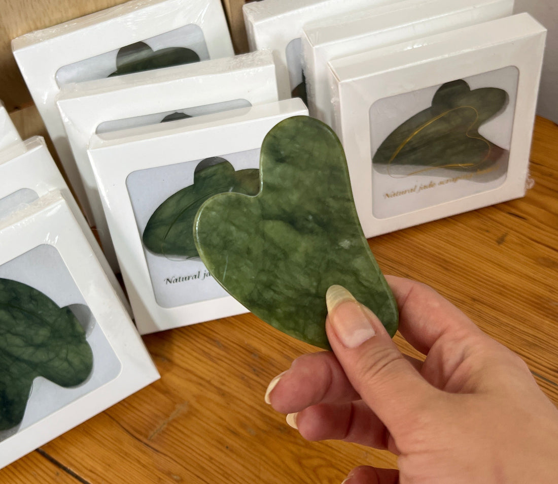 ALBÉ GUASHA NATURAL STONE JADE MASSAGER